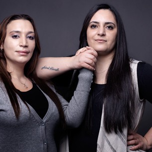 Semiya (links) und Gamze sind Nebenklägerinnen im Prozess gegen die Rechtsextremistin Beate Zschäpe, der am 17. April beginnt.